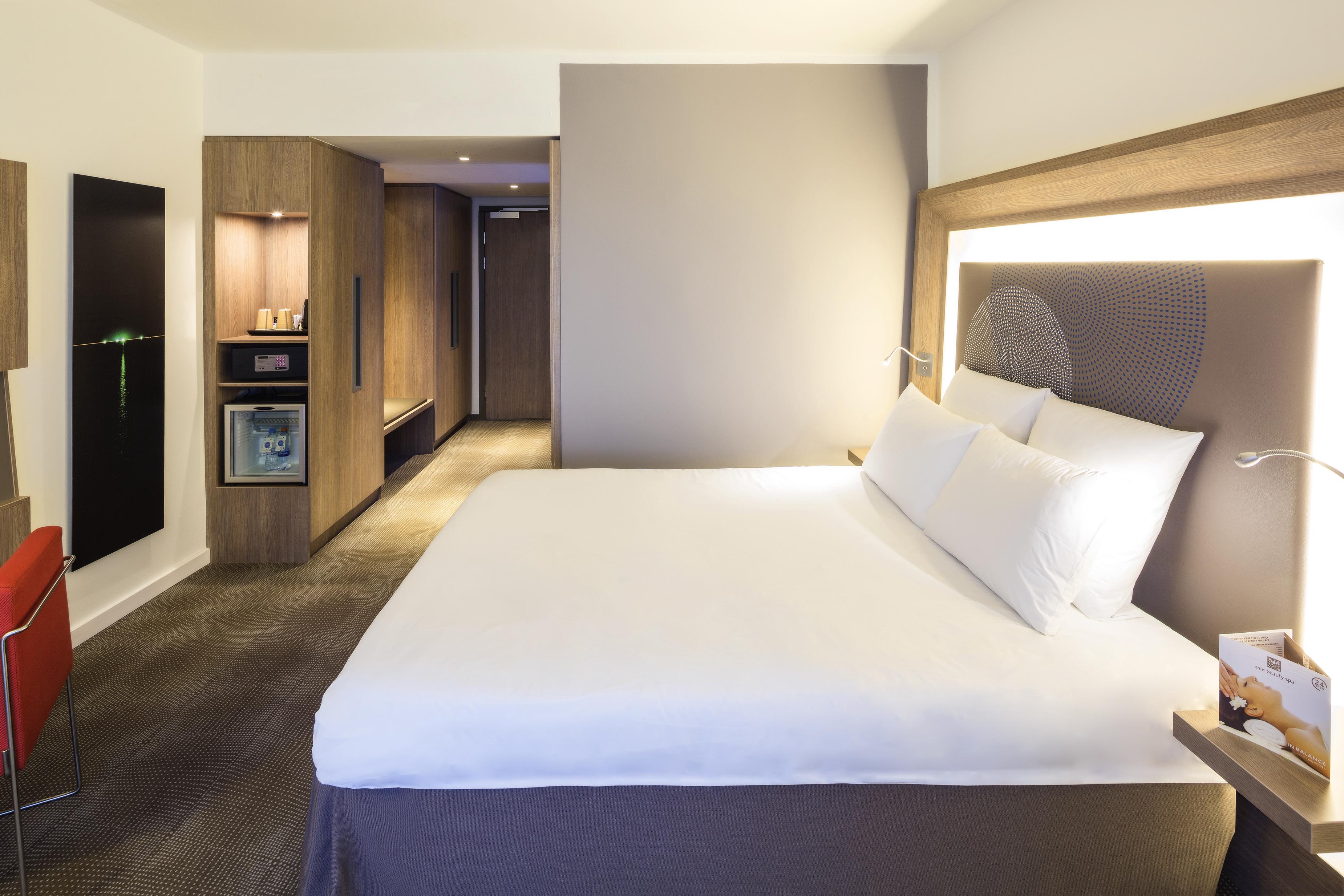 Novotel Paris 17 Bagian luar foto