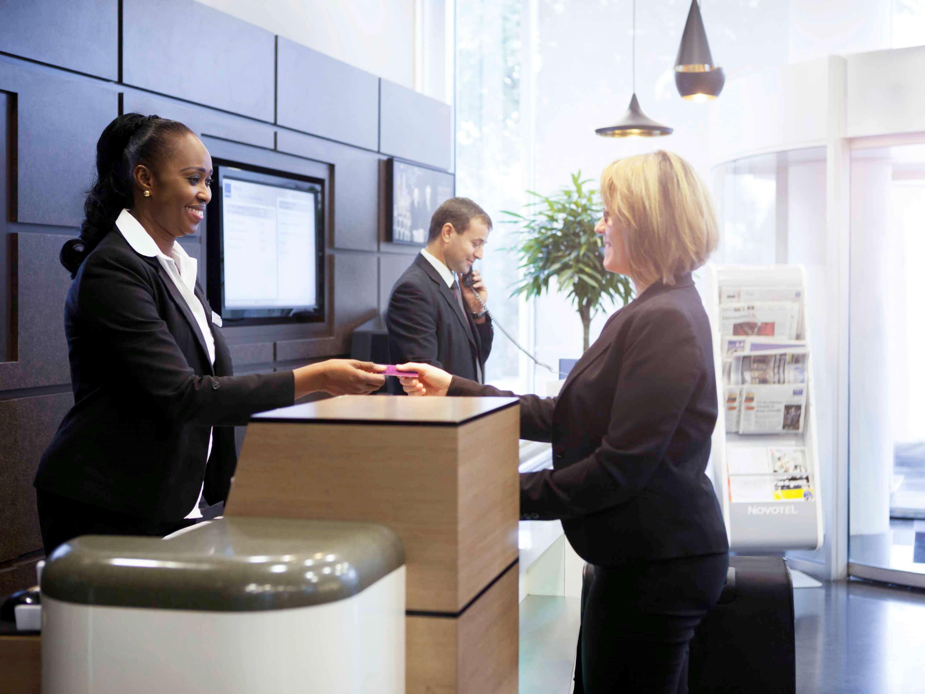 Novotel Paris 17 Bagian luar foto