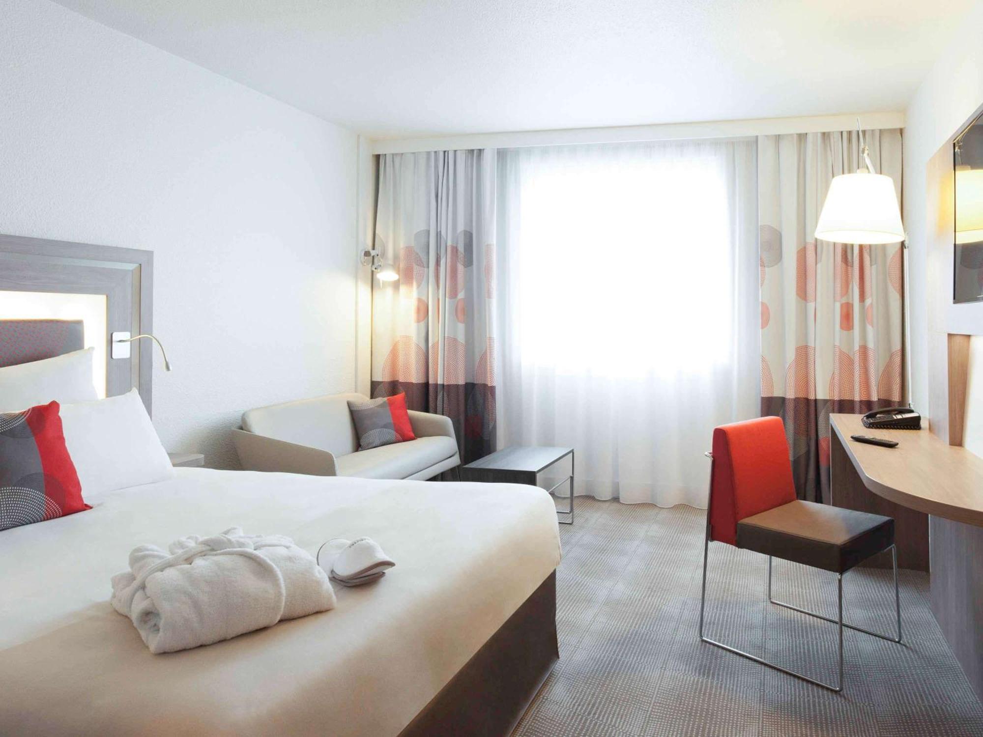 Novotel Paris 17 Bagian luar foto